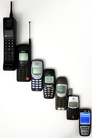 320px-Mobile_phone_evolution