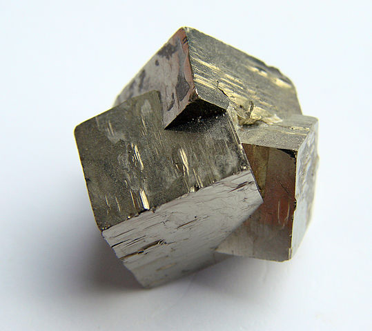 539px-Pyrite_60608